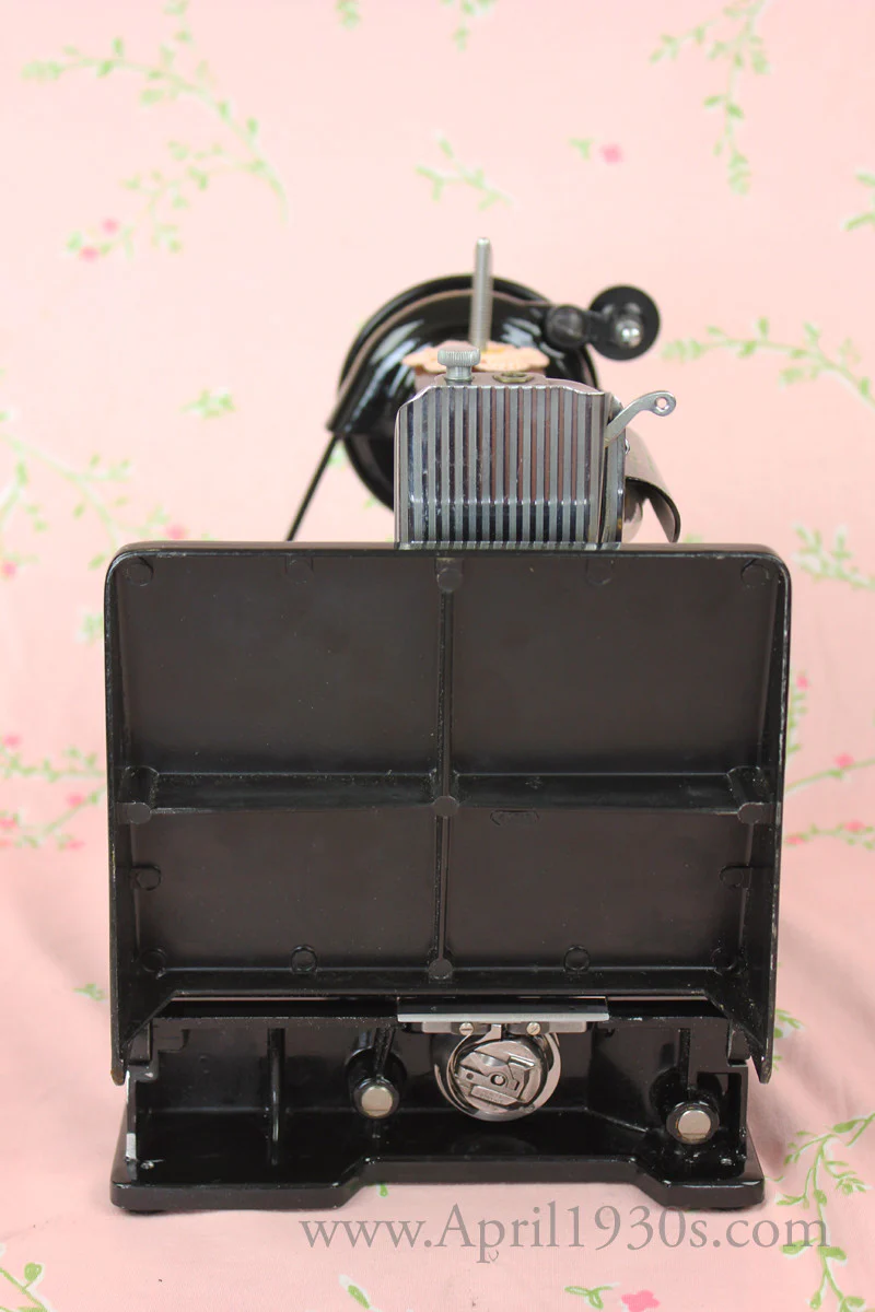 Singer Featherweight 221 Sewing Machine, ES244*** - Image 4