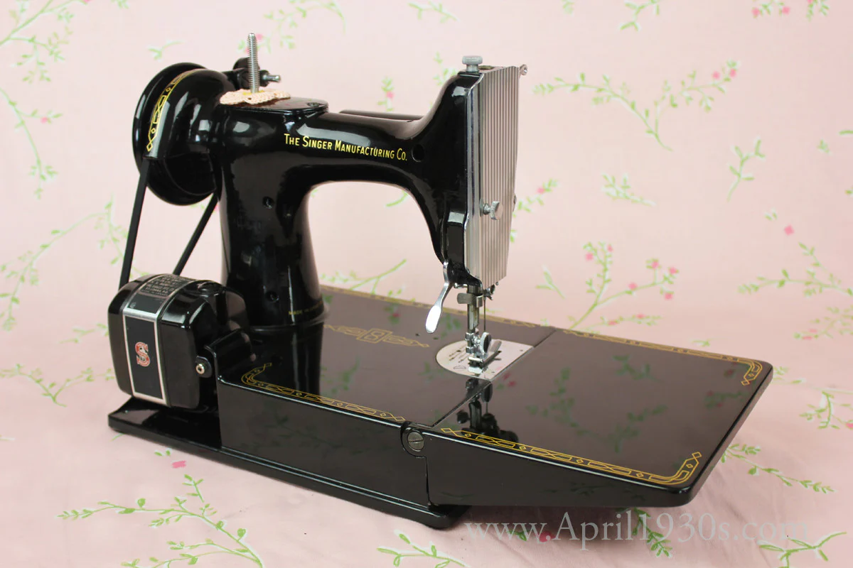 Singer Featherweight 221 Sewing Machine, ES244*** - Image 5