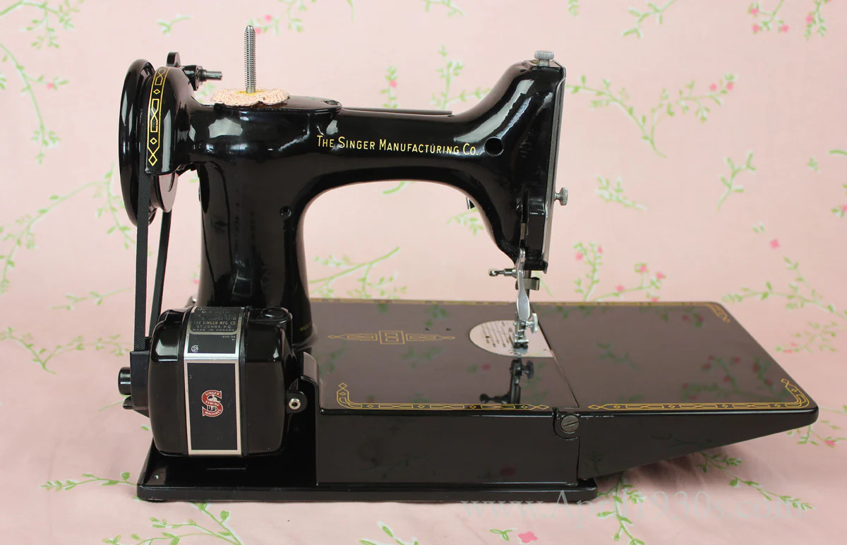 Singer Featherweight 221 Sewing Machine, ES244*** - Image 6
