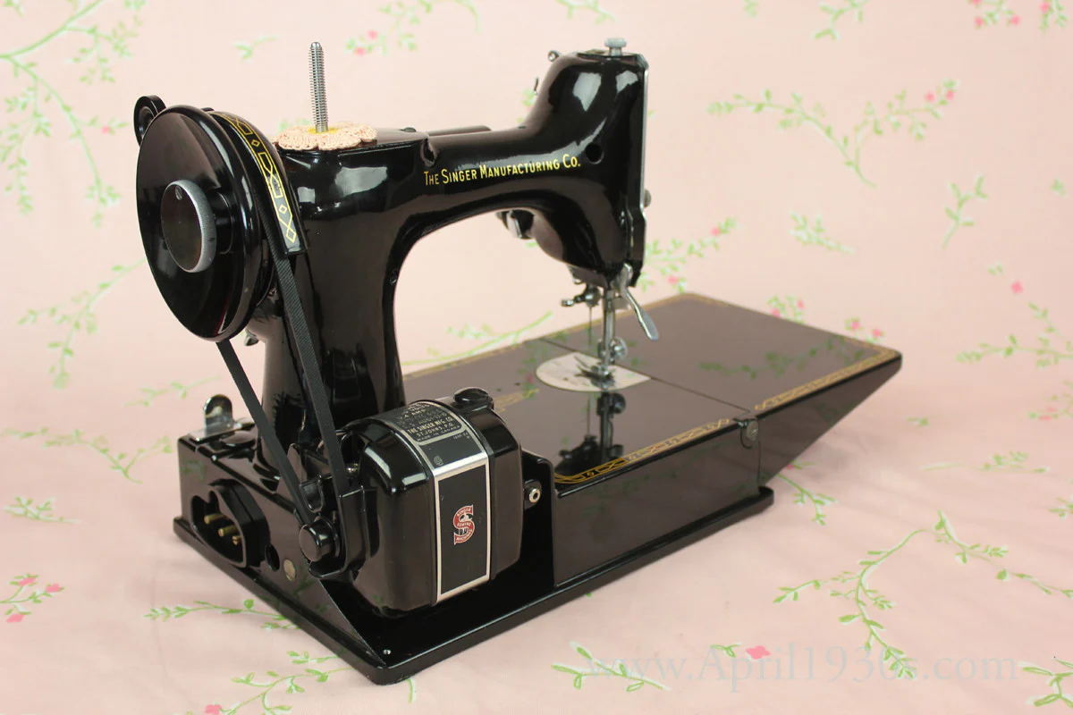 Singer Featherweight 221 Sewing Machine, ES244*** - Image 7