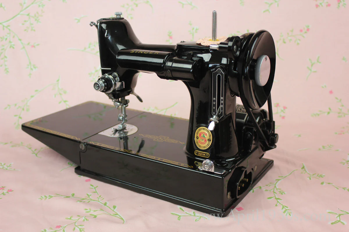 Singer Featherweight 221 Sewing Machine, ES244*** - Image 8