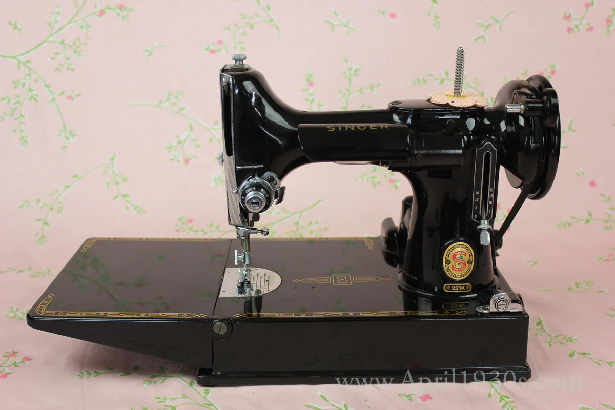 Singer Featherweight 221 Sewing Machine, ES244*** - Image 9