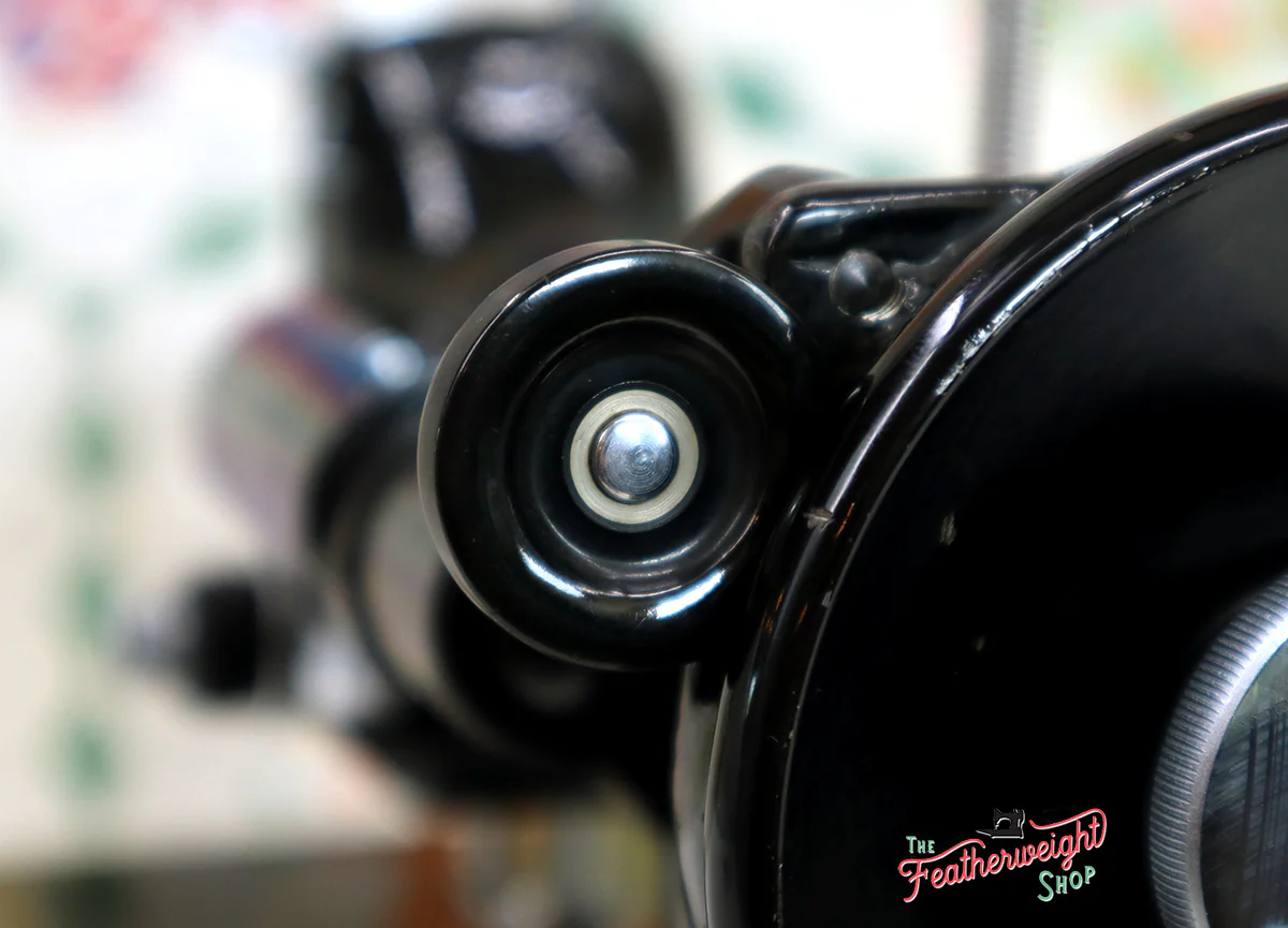 Singer Featherweight 221K Sewing Machine RED "S" ES652*** - Image 19
