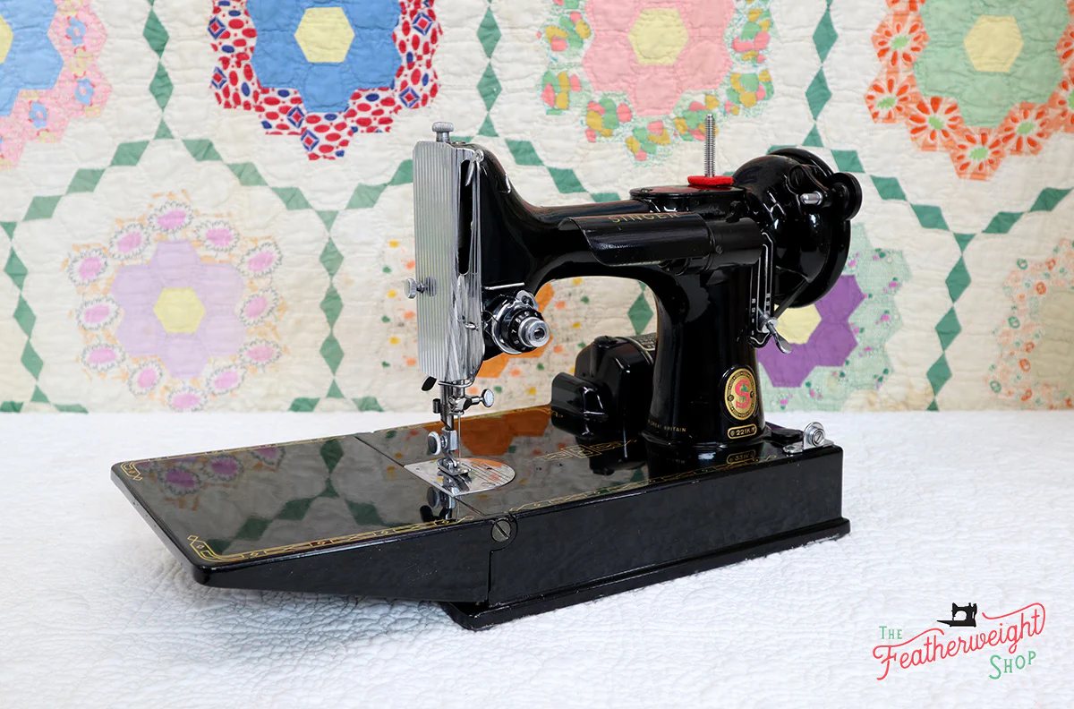 Singer Featherweight 221K Sewing Machine RED "S" ES652*** - Image 3
