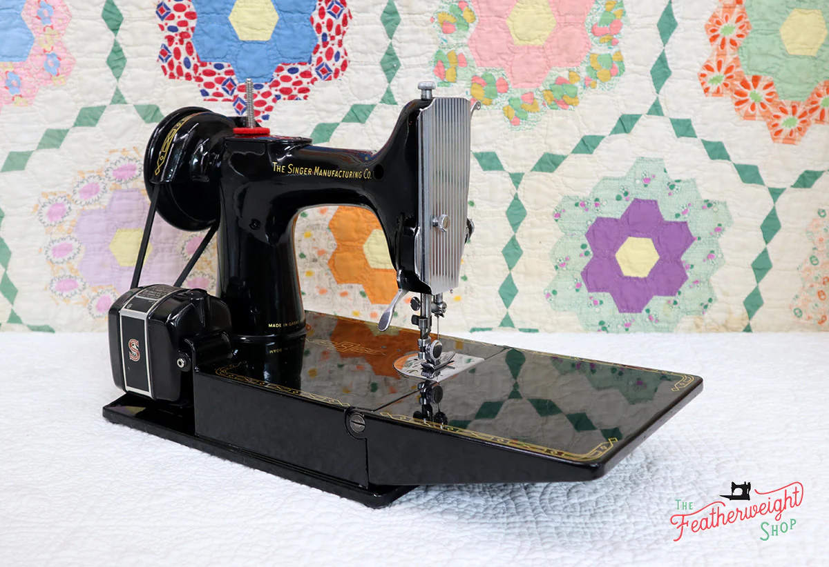 Singer Featherweight 221K Sewing Machine RED "S" ES652*** - Image 6