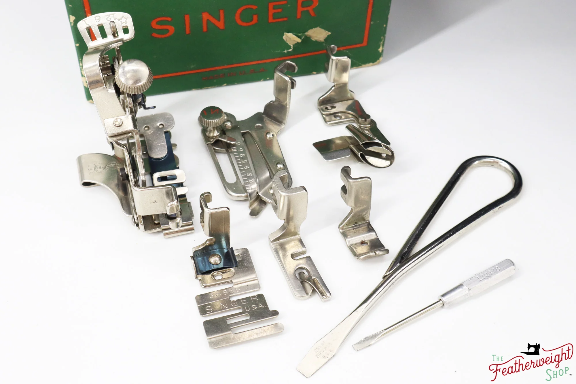 Singer Featherweight 221 Sewing Machine, "First-Run" 1933 AD5460** - Image 17