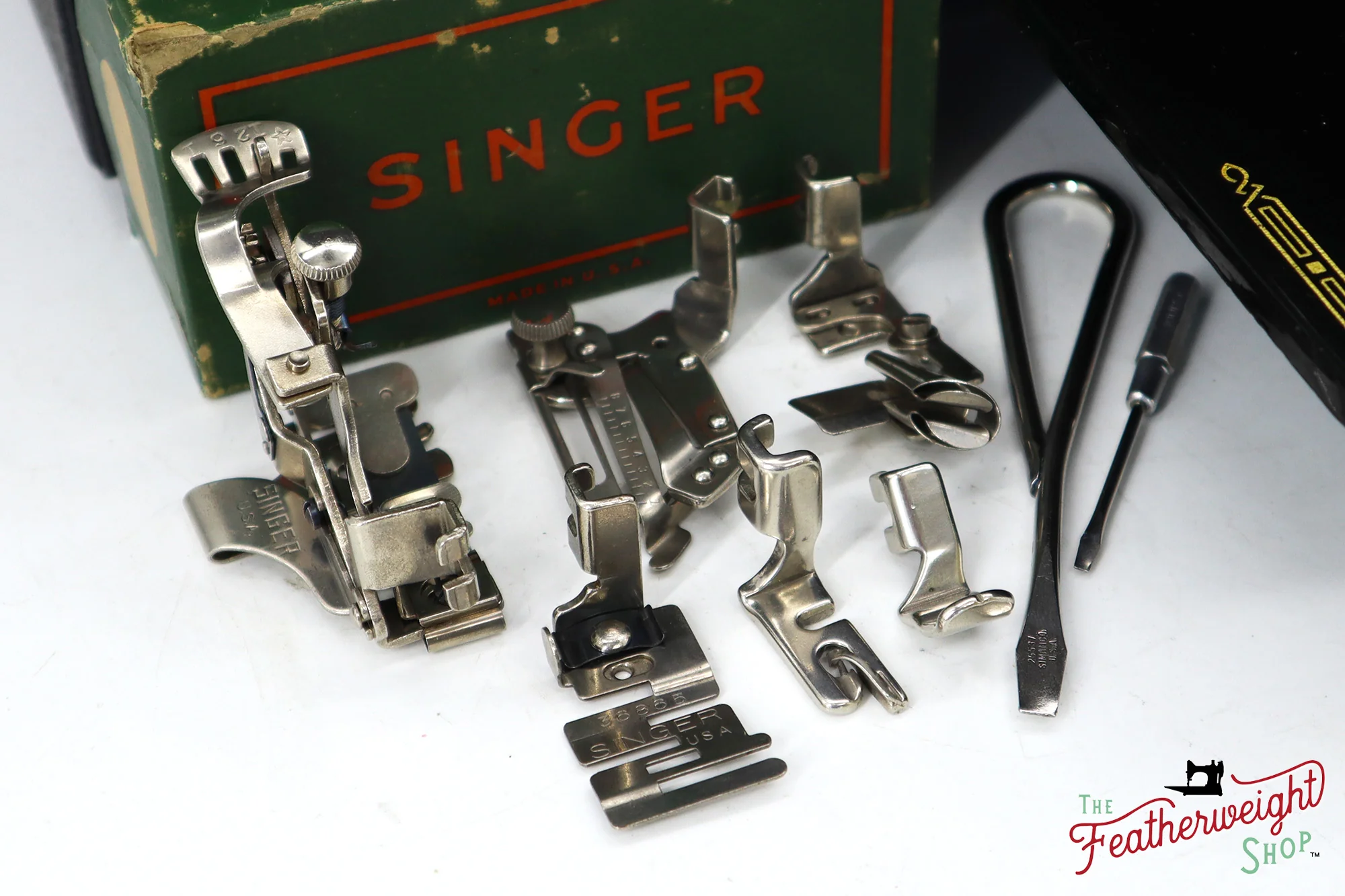 Singer Featherweight 221 Sewing Machine, "First-Run" 1933 AD5472** - Image 18