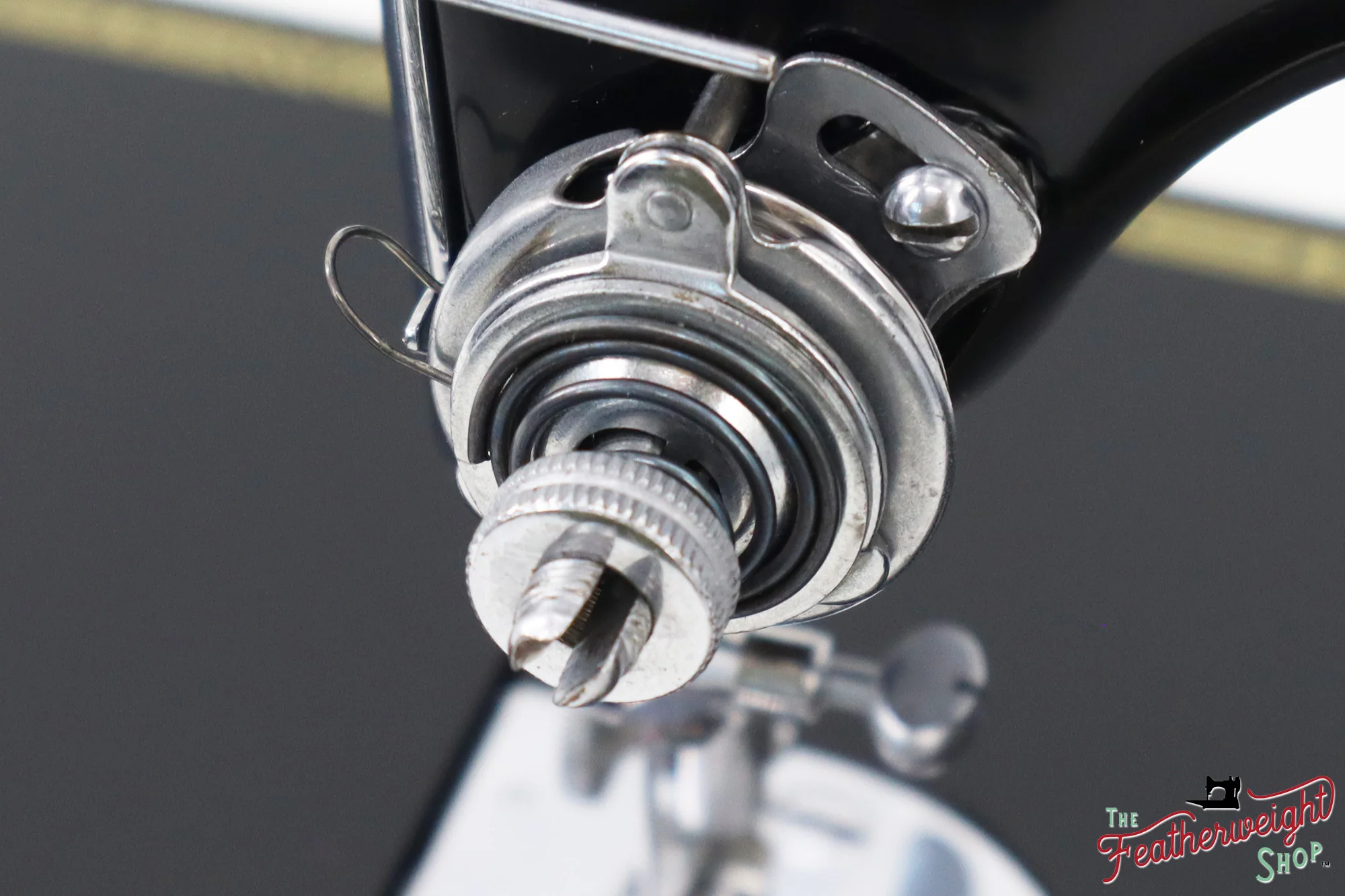 Singer Featherweight 221 Sewing machine, "First-Run" 1933 AD5473** - Fully Restored in Gloss Black - Image 13