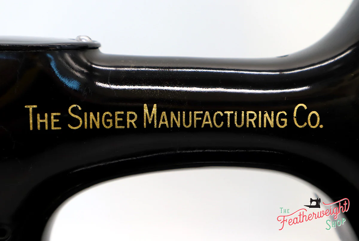Singer Featherweight 221 Sewing machine, "First-Run" 1933 AD549*** - Image 12