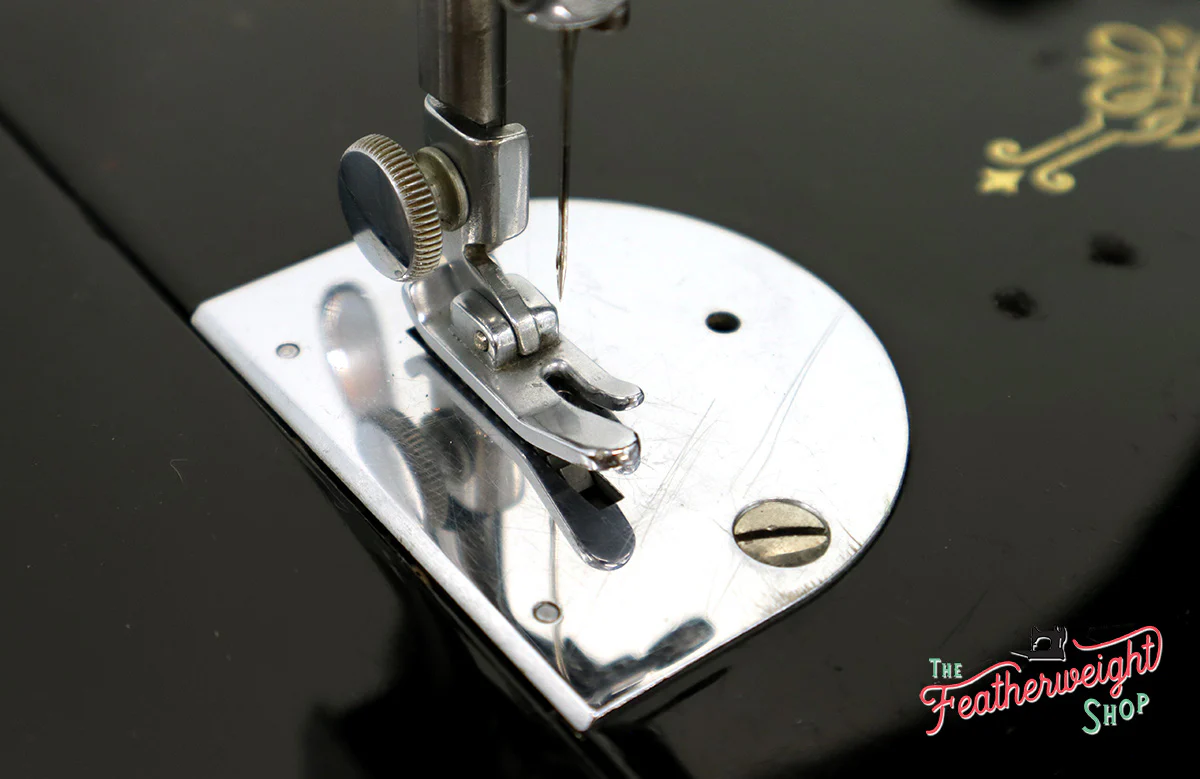 Singer Featherweight 221 Sewing machine, "First-Run" 1933 AD549*** - Image 15