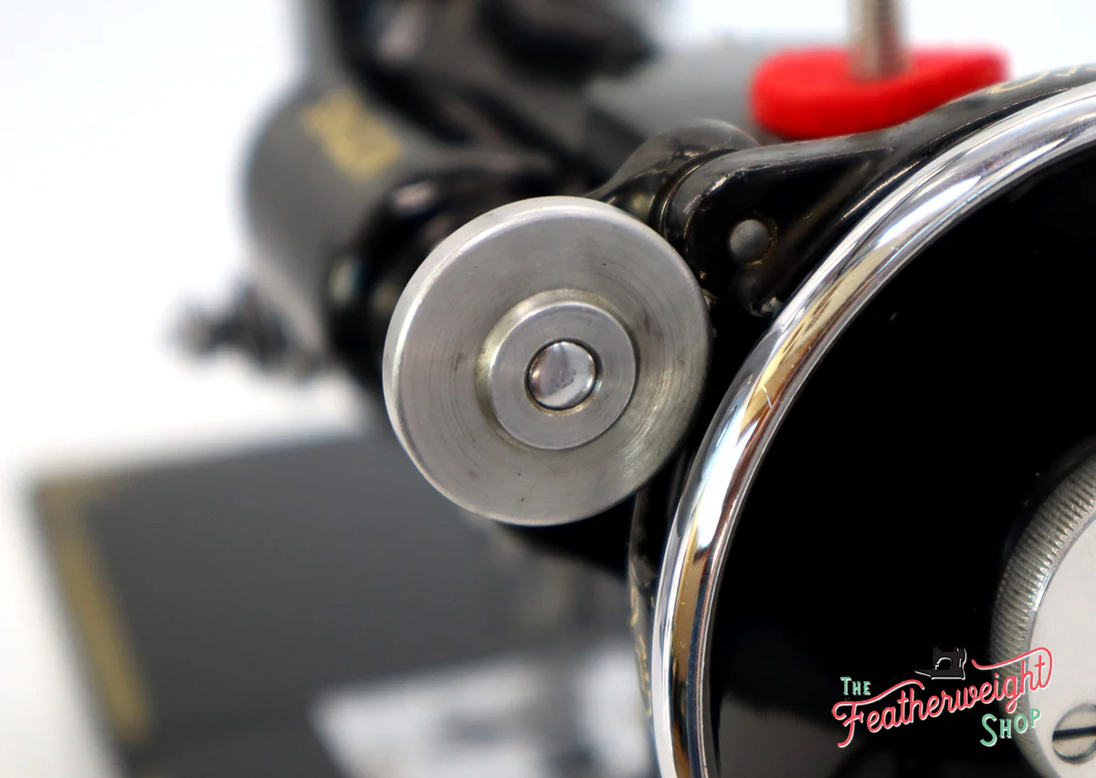 Singer Featherweight 221 Sewing machine, "First-Run" 1933 AD549*** - Image 17