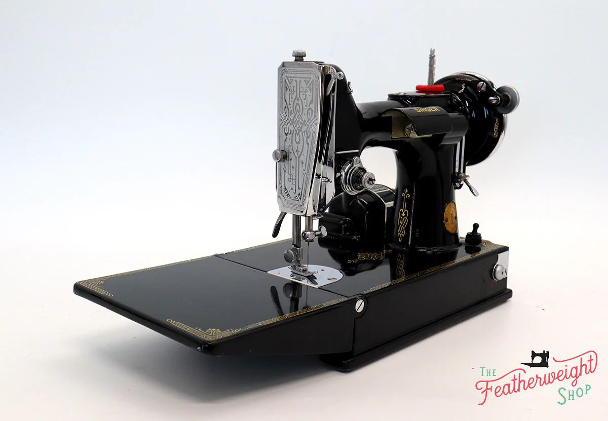 Singer Featherweight 221 Sewing machine, "First-Run" 1933 AD549*** - Image 3
