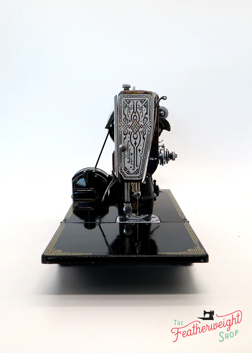 Singer Featherweight 221 Sewing machine, "First-Run" 1933 AD549*** - Image 4