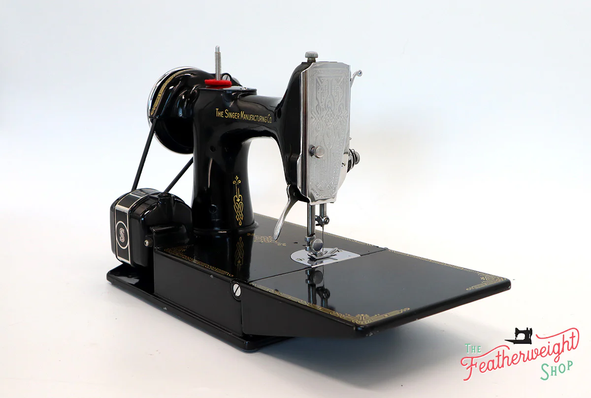 Singer Featherweight 221 Sewing machine, "First-Run" 1933 AD549*** - Image 6