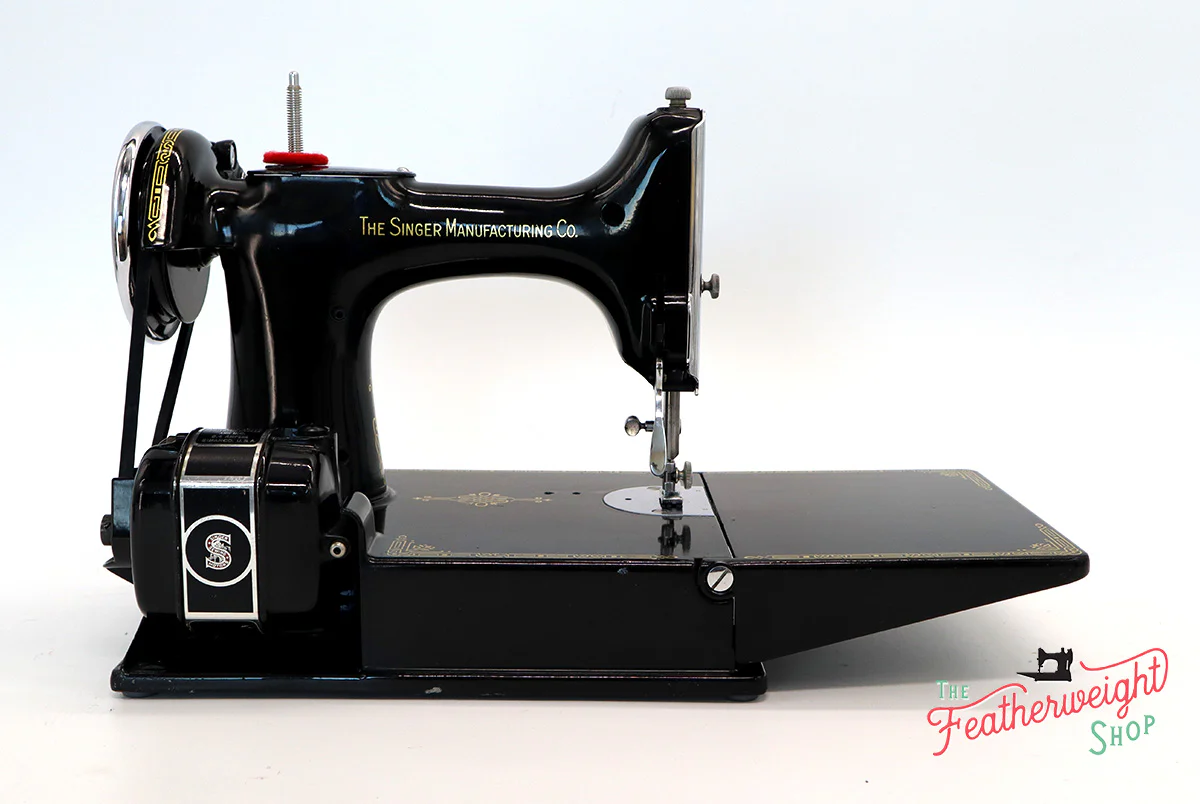 Singer Featherweight 221 Sewing machine, "First-Run" 1933 AD549*** - Image 7