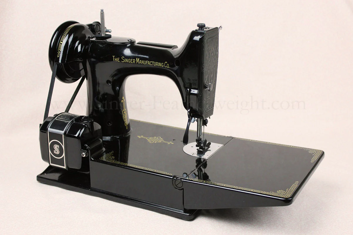 Singer Featherweight 221 Sewing Machine, Rare BLACKSIDE AG011*** - Image 5