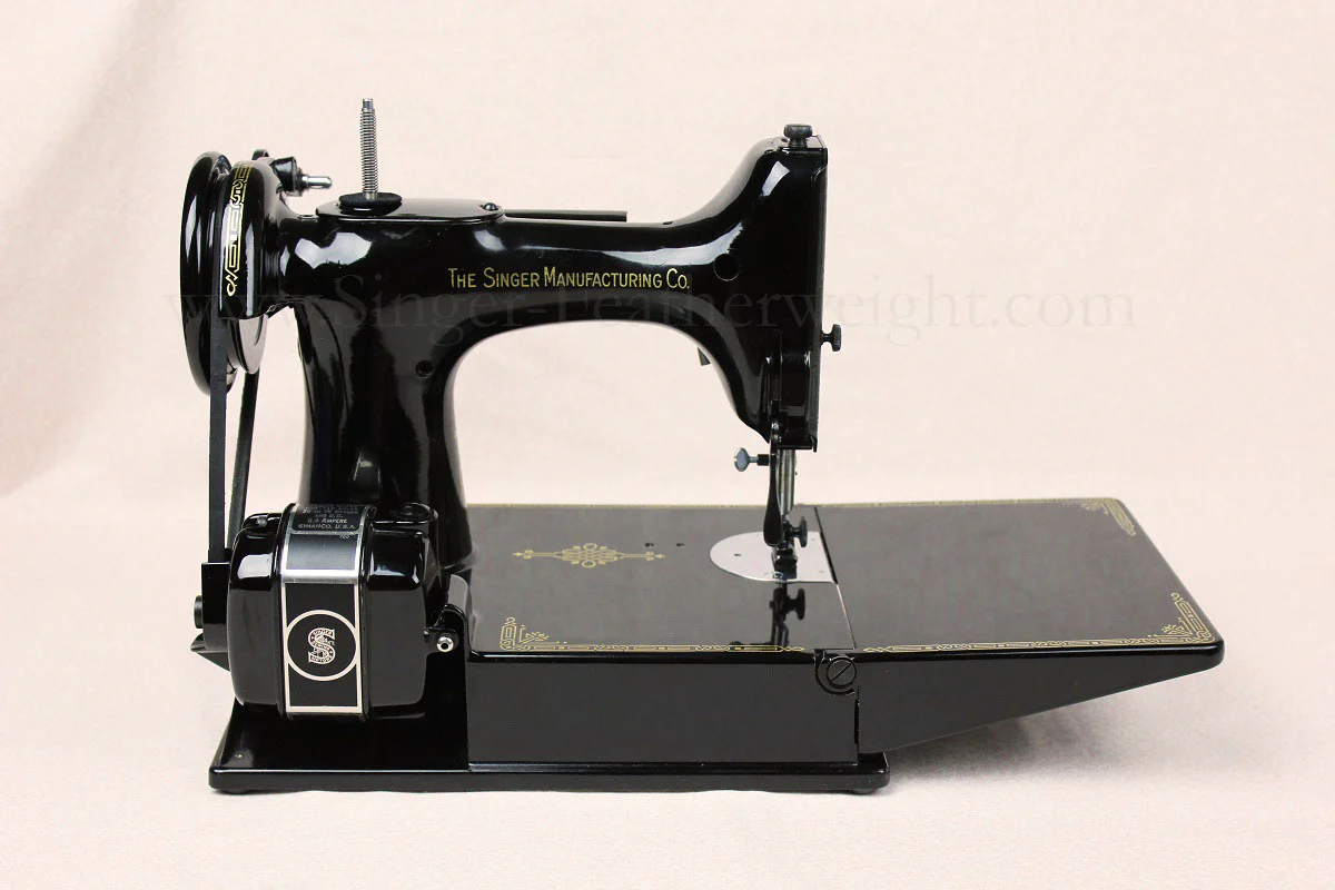 Singer Featherweight 221 Sewing Machine, Rare BLACKSIDE AG011*** - Image 6