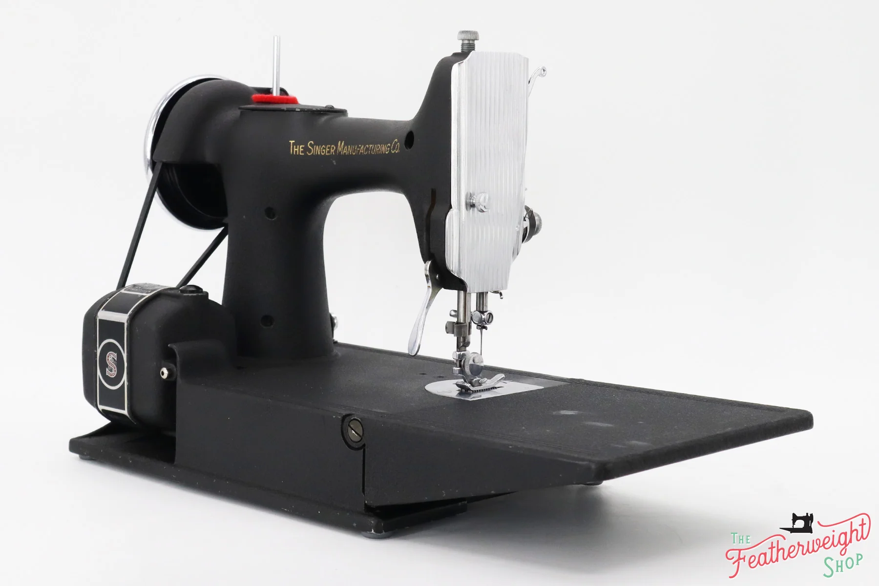 Singer Featherweight 221 Sewing Machine, Rare - WRINKLE AF5892** - Image 3