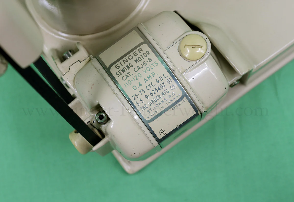 Singer Featherweight 221J Sewing Machine, TAN ES658*** - Image 14
