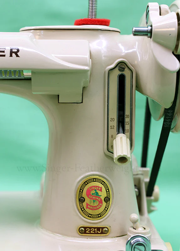Singer Featherweight 221J Sewing Machine, TAN ES658*** - Image 15