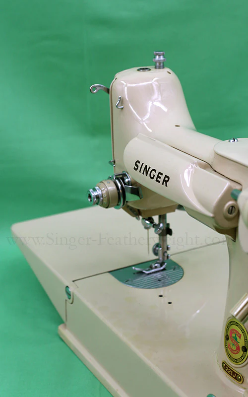 Singer Featherweight 221J Sewing Machine, TAN ES658*** - Image 18