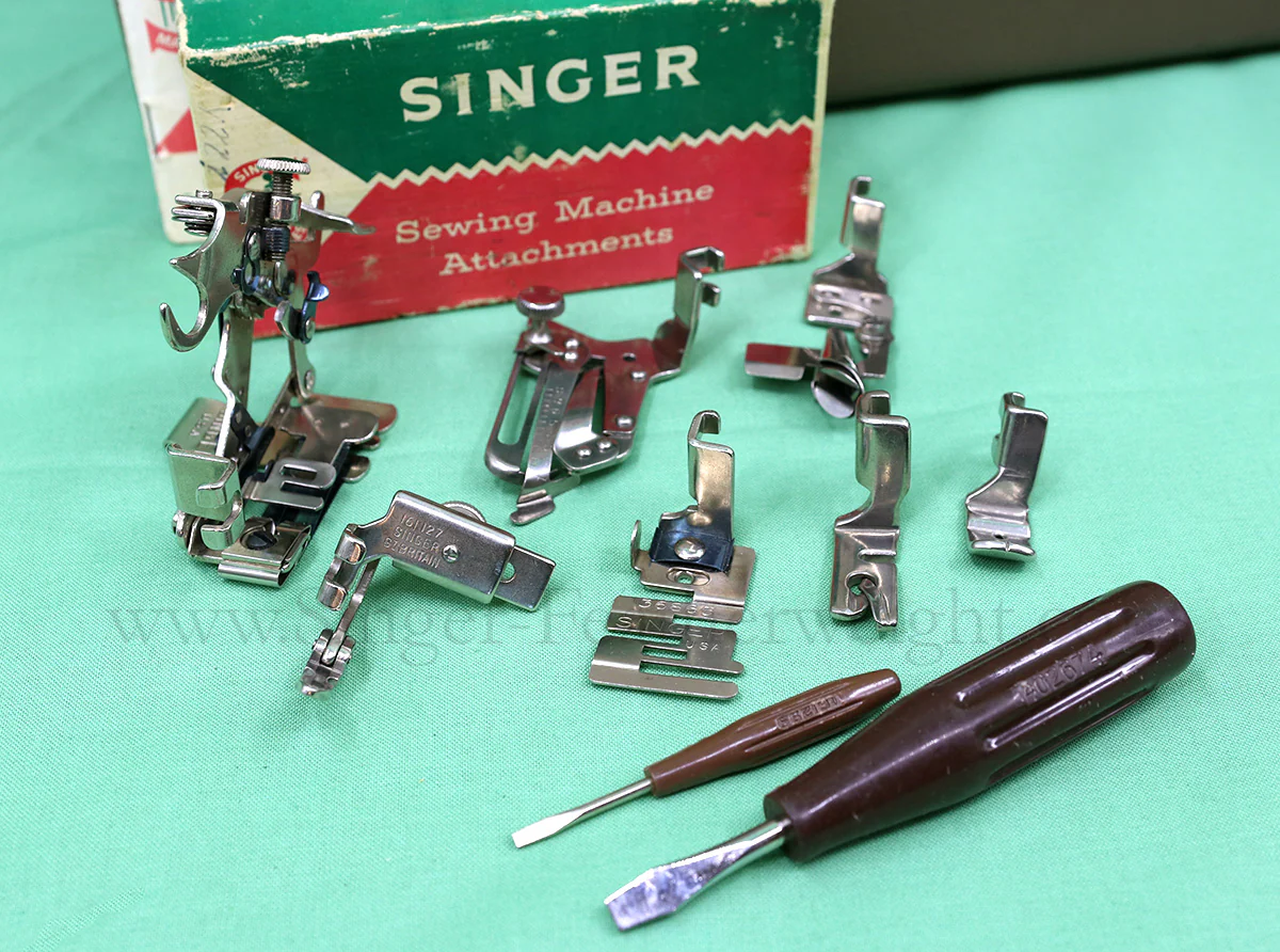 Singer Featherweight 221J Sewing Machine, TAN ES658*** - Image 22