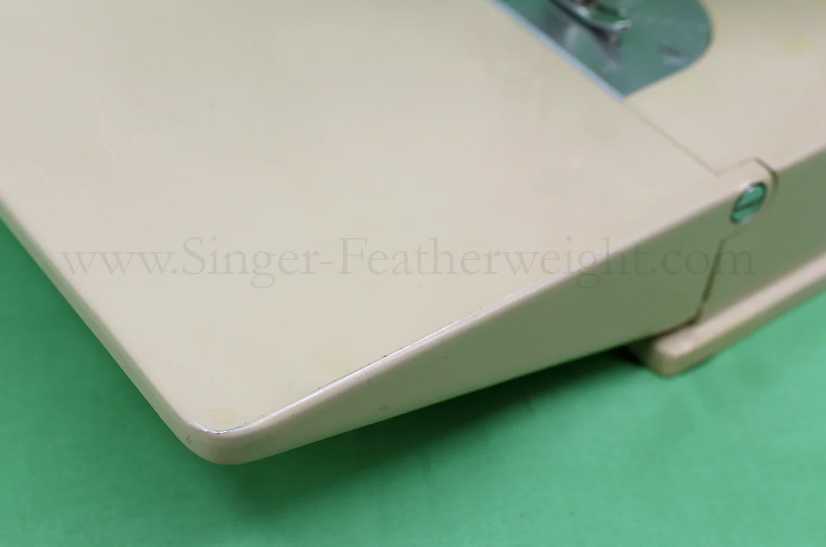 Singer Featherweight 221J Sewing Machine, TAN ES658*** - Image 9