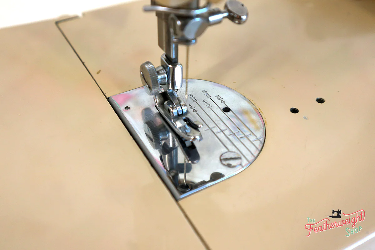 Singer Featherweight 221 Sewing Machine, TAN ES876*** - Image 11