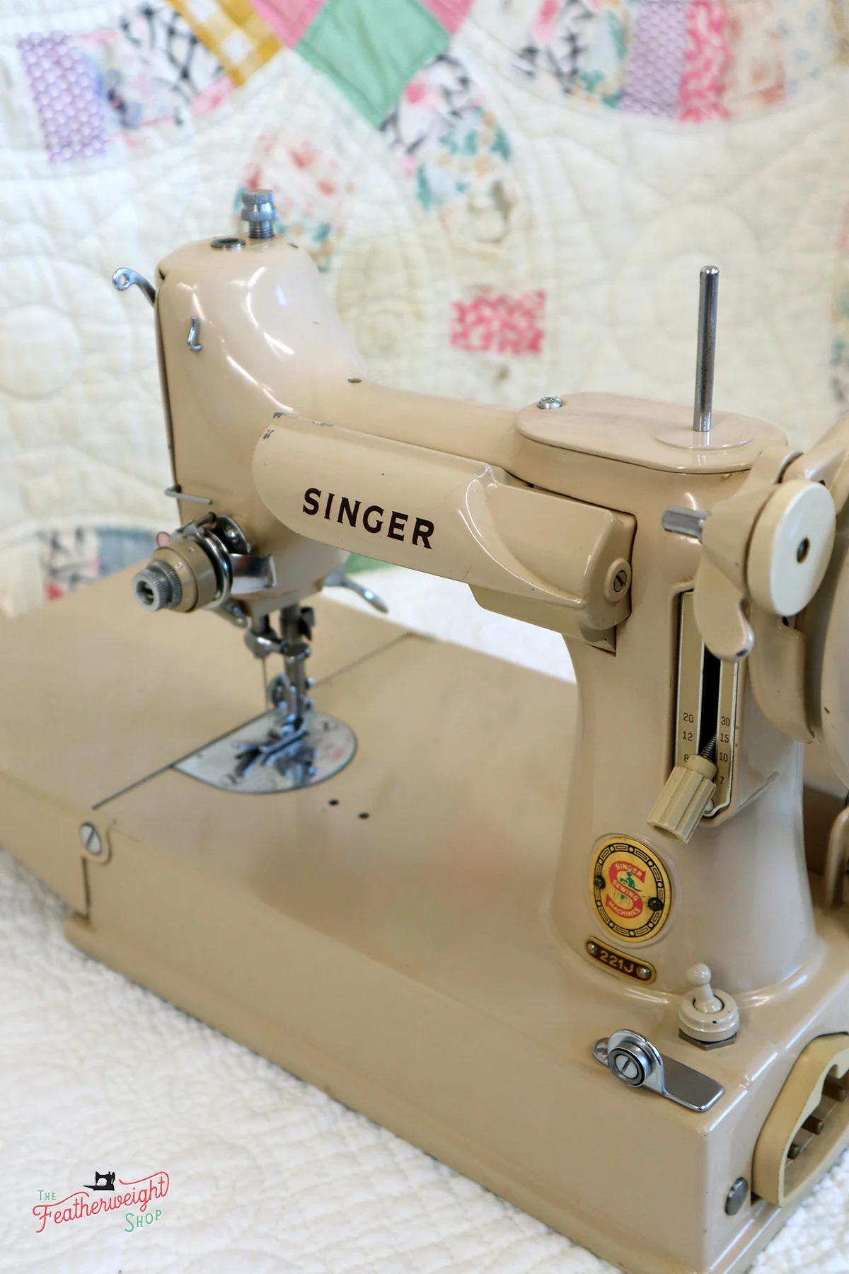 Singer Featherweight 221 Sewing Machine, TAN ES876*** - Image 15