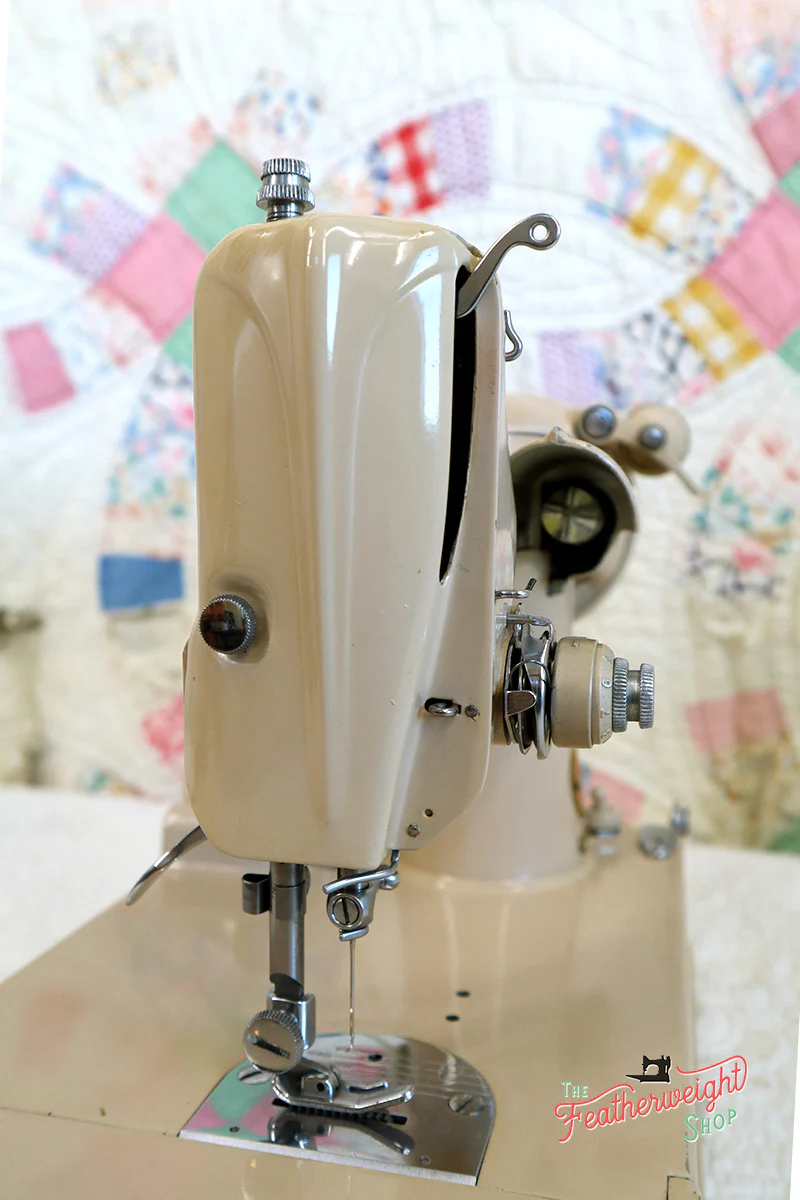 Singer Featherweight 221 Sewing Machine, TAN ES876*** - Image 18