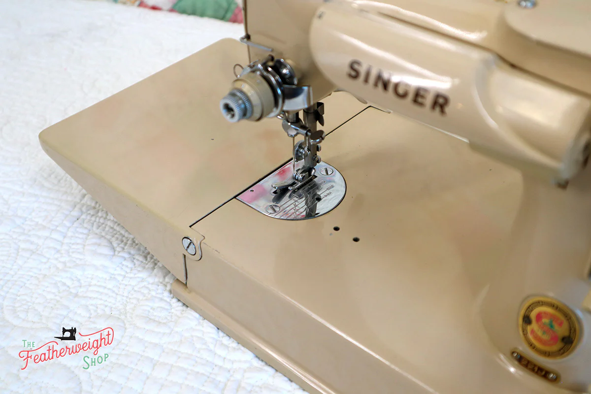 Singer Featherweight 221 Sewing Machine, TAN ES876*** - Image 8