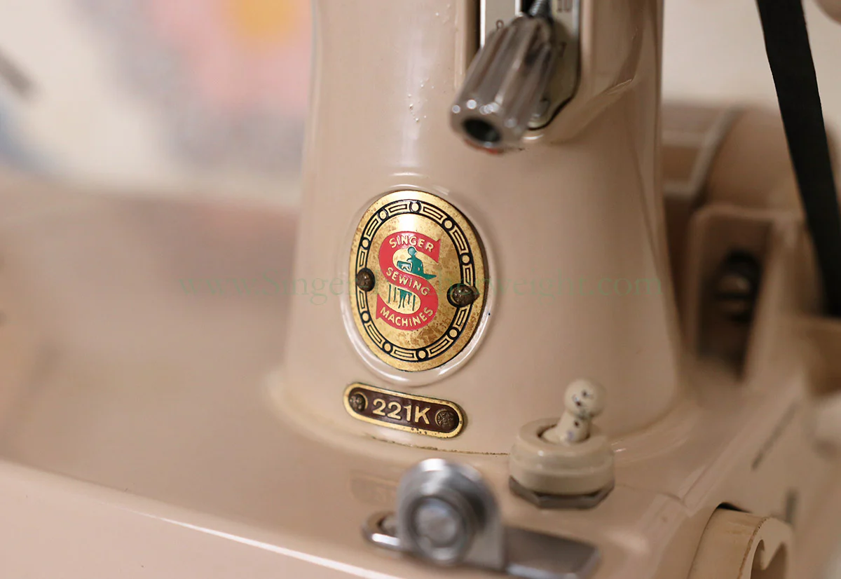 Singer Featherweight 221 Sewing Machine, TAN ES879*** - Image 16