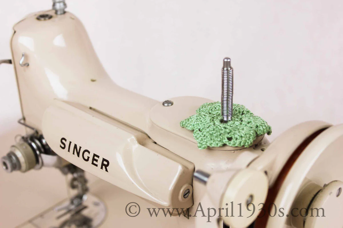 Singer Featherweight 221 Sewing Machine, TAN JE150*** - Image 14