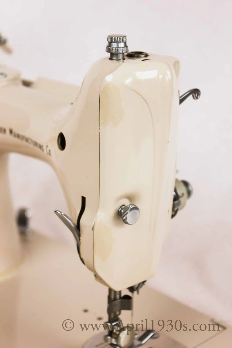 Singer Featherweight 221 Sewing Machine, TAN JE150*** - Image 17