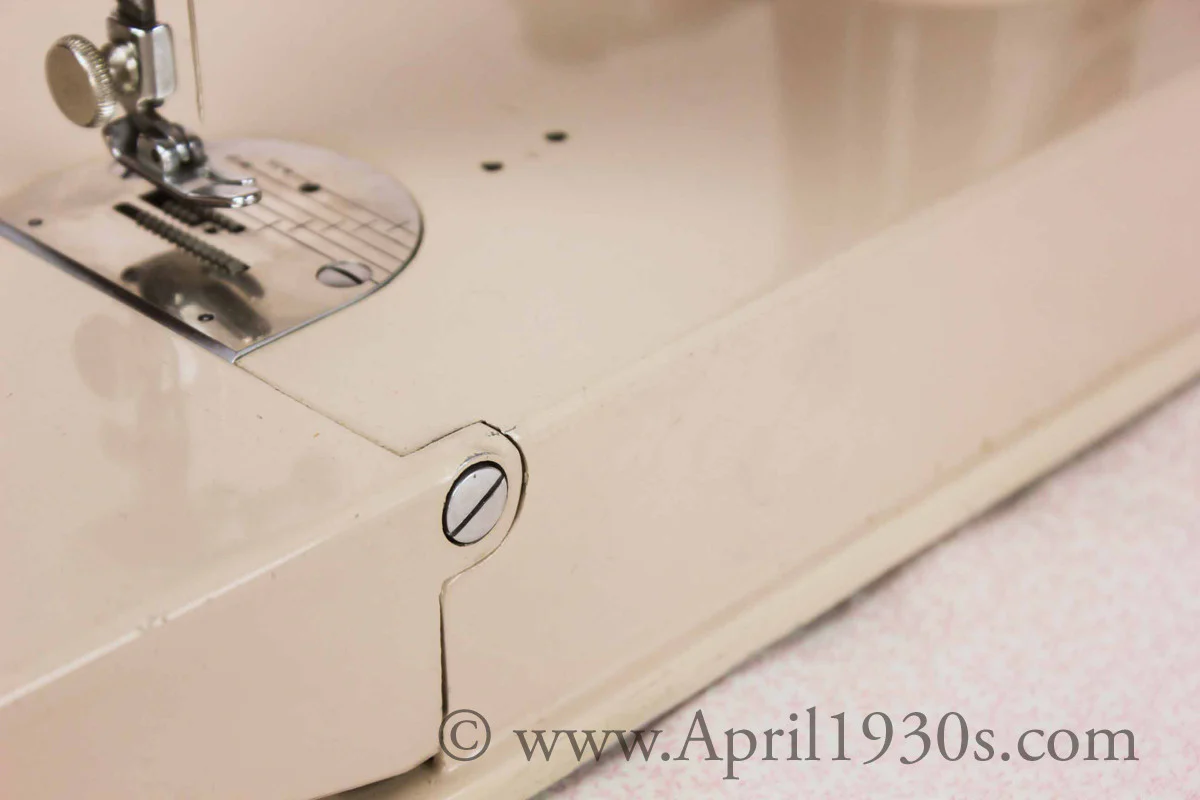 Singer Featherweight 221 Sewing Machine, TAN JE150*** - Image 18