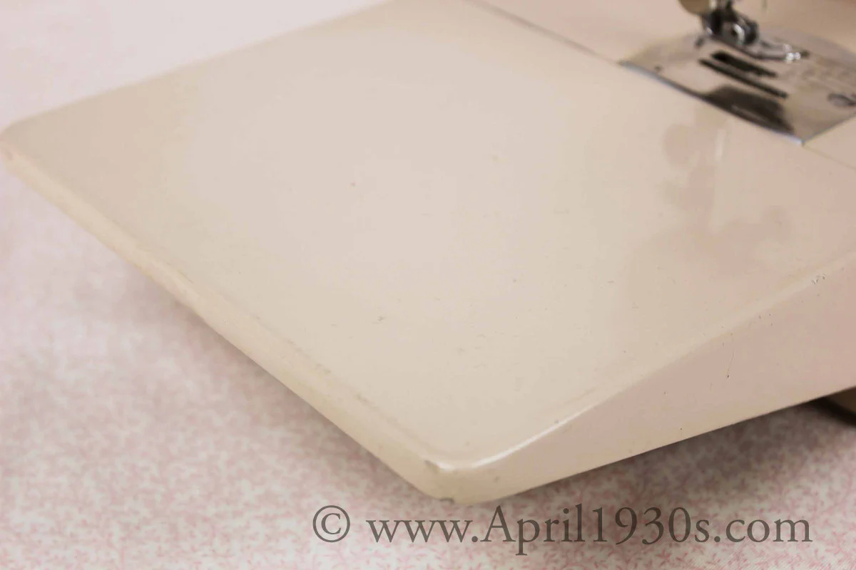 Singer Featherweight 221 Sewing Machine, TAN JE150*** - Image 20