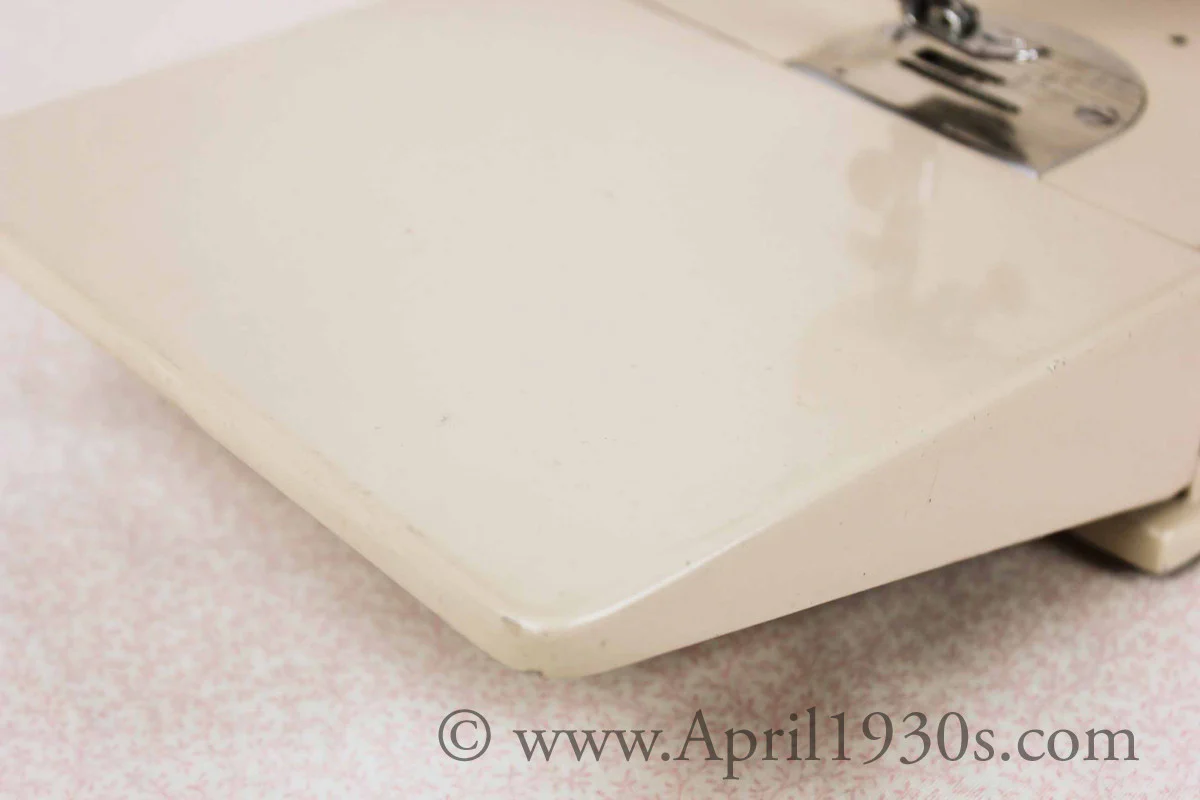 Singer Featherweight 221 Sewing Machine, TAN JE150*** - Image 21