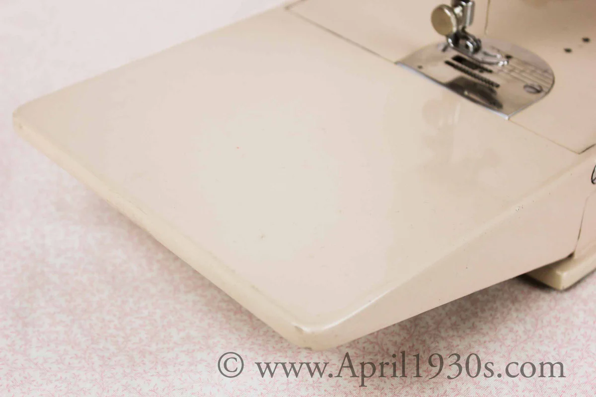 Singer Featherweight 221 Sewing Machine, TAN JE150*** - Image 22