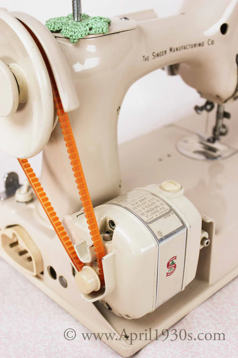 Singer Featherweight 221 Sewing Machine, TAN JE150*** - Image 27
