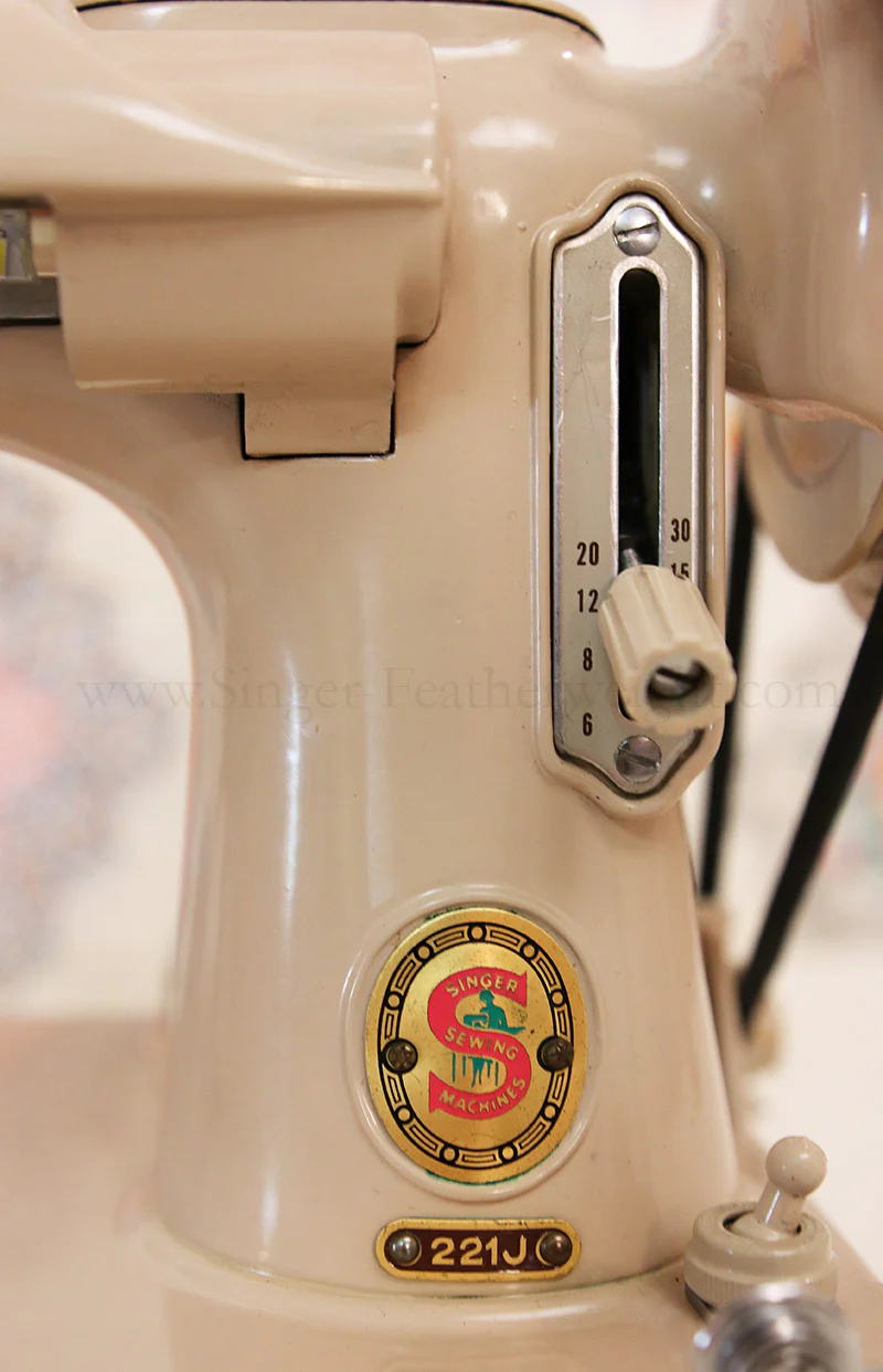 Singer Featherweight 221 Sewing Machine, TAN JE157*** - Image 11