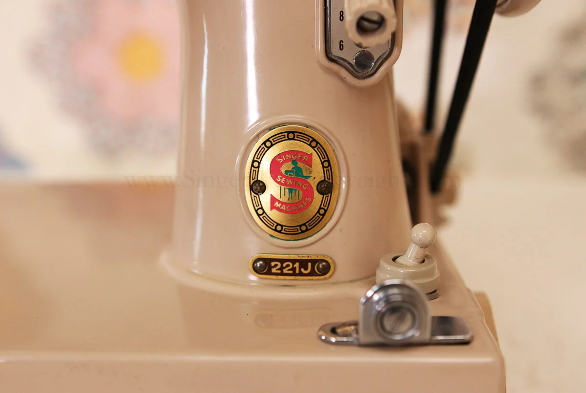 Singer Featherweight 221 Sewing Machine, TAN JE157*** - Image 12