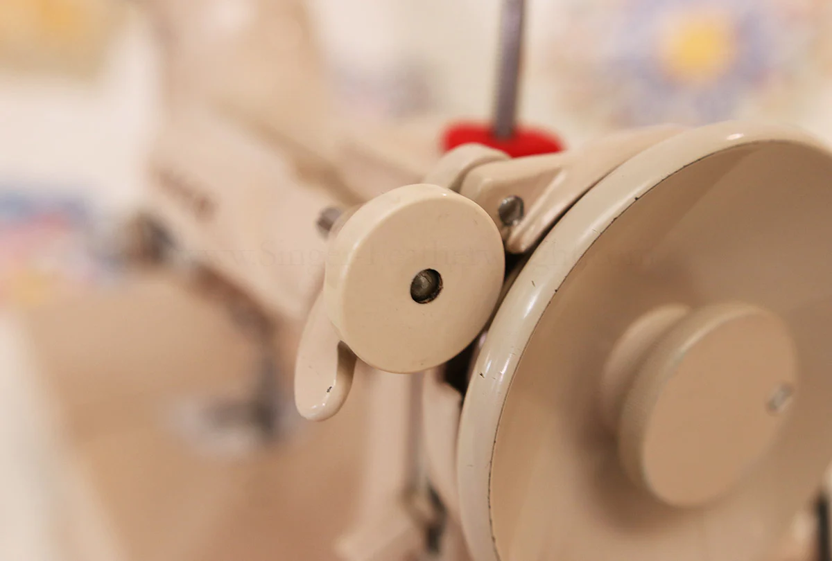 Singer Featherweight 221 Sewing Machine, TAN JE157*** - Image 15