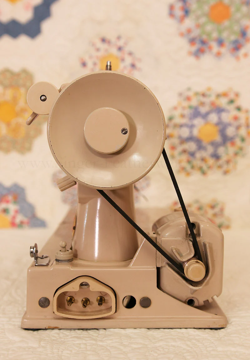 Singer Featherweight 221 Sewing Machine, TAN JE157*** - Image 16