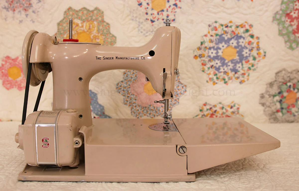 Singer Featherweight 221 Sewing Machine, TAN JE157*** - Image 5