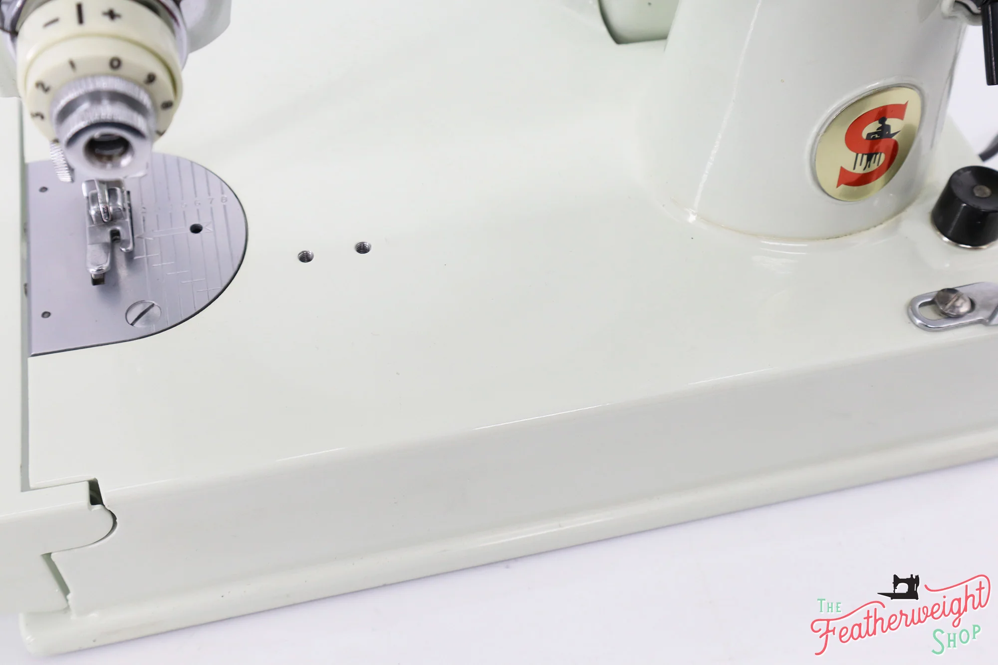 Singer Featherweight 221 Sewing Machine, WHITE - EV780*** - Image 7