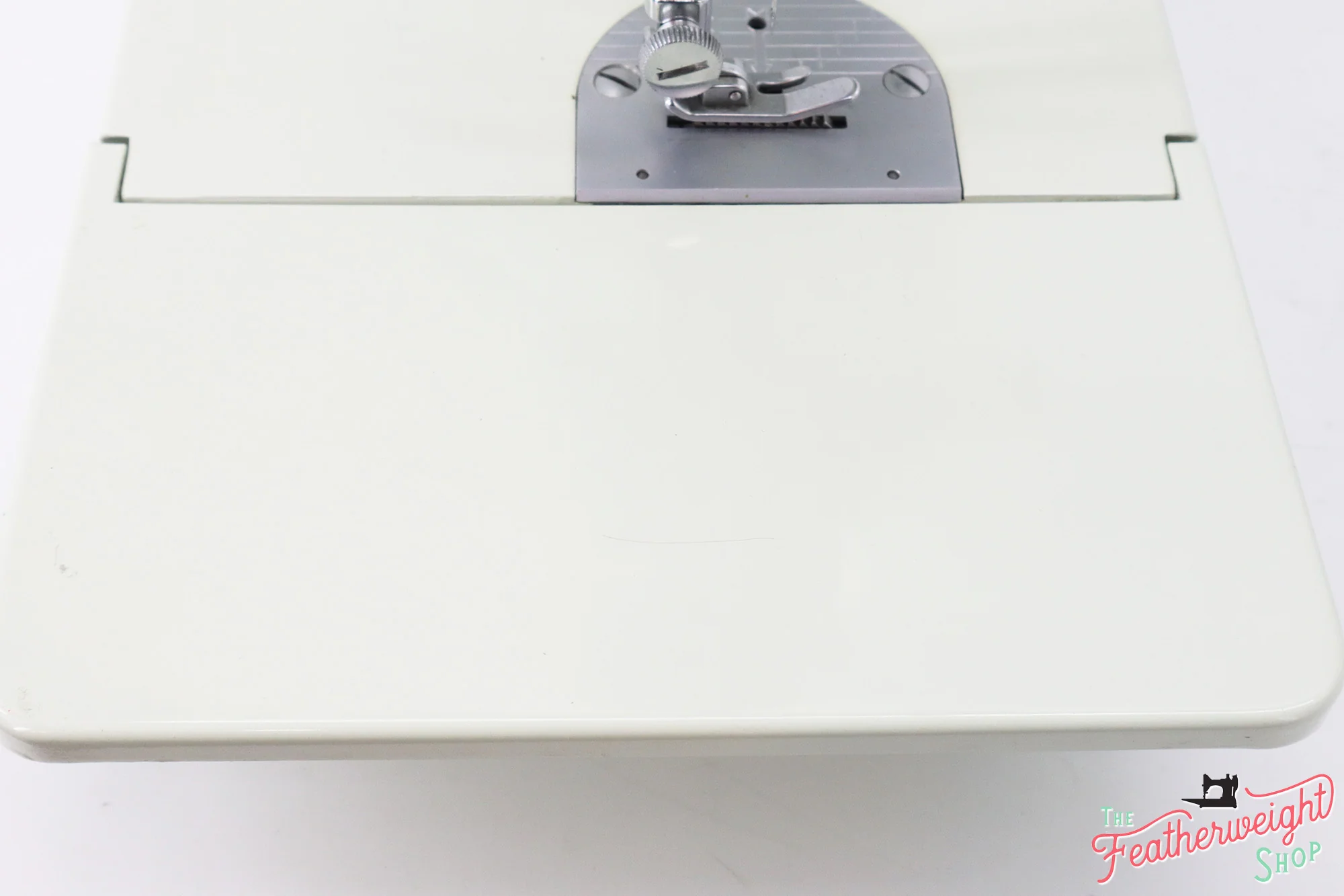 Singer Featherweight 221 Sewing Machine, WHITE - EV780*** - Image 9