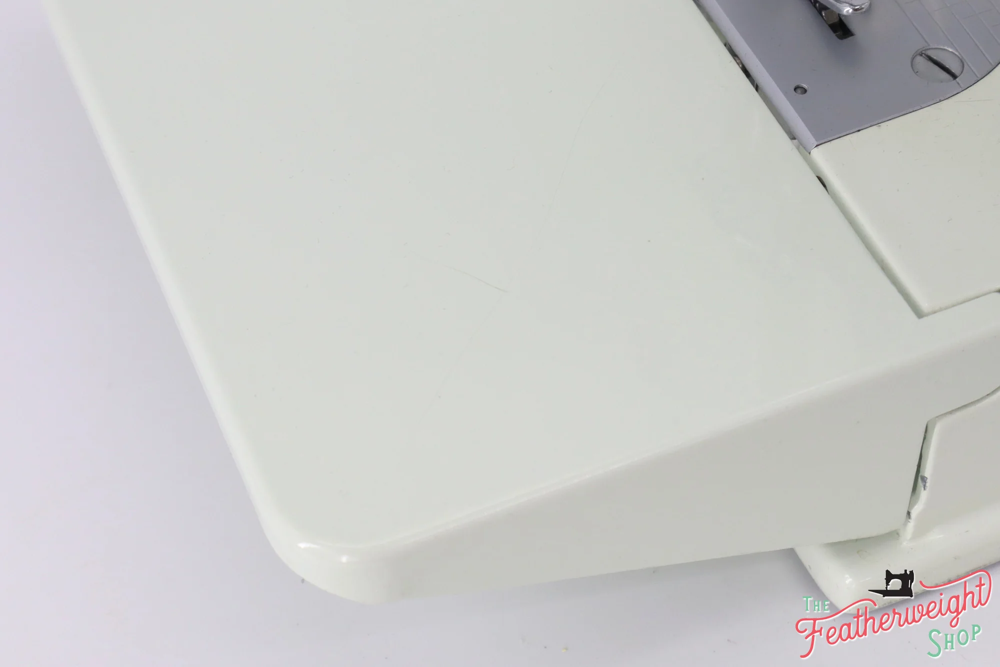 Singer Featherweight 221 Sewing Machine, WHITE EV781*** - Image 8