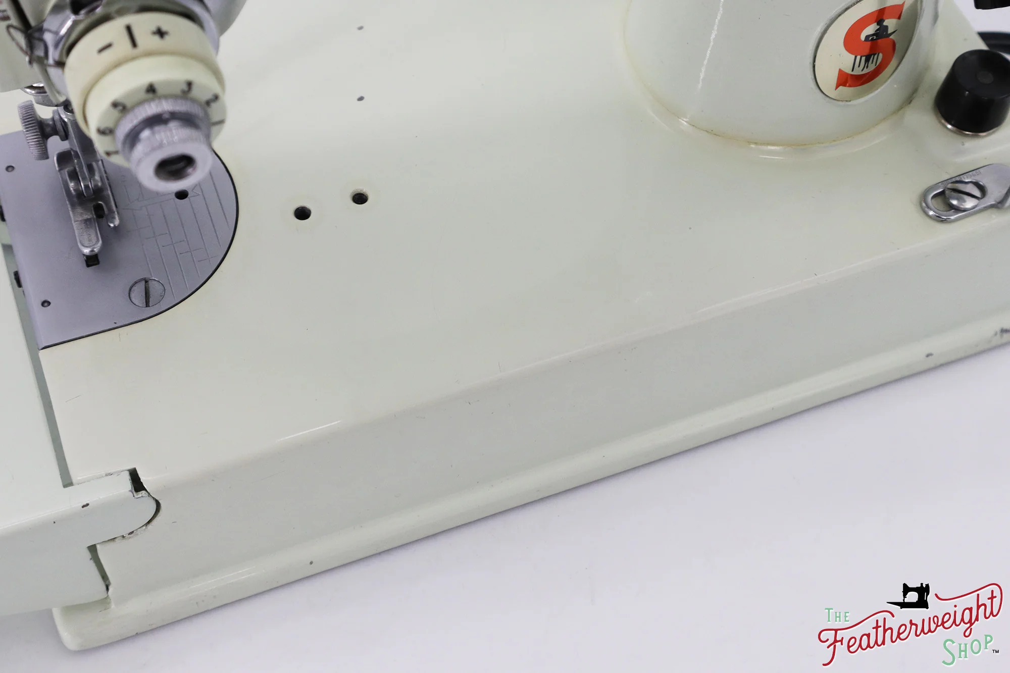 Singer Featherweight 221 Sewing Machine, WHITE - EV782*** - Image 8