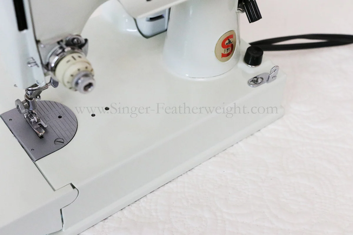 Singer Featherweight 221 Sewing Machine, WHITE EV893*** - Image 10