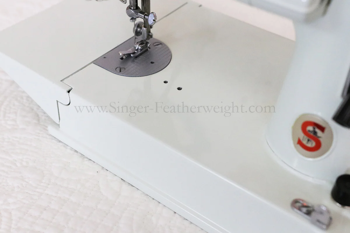 Singer Featherweight 221 Sewing Machine, WHITE EV893*** - Image 11